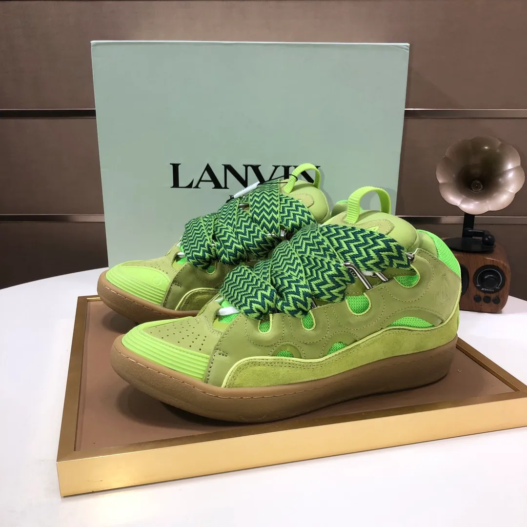 Men's men's shoes💰820💰[LANVIN] The latest lace-up fashionable casual couple sneakers, high-quality CLAY couple series‼ ️ The latest trendy products of the season 🌈Many bloggers have planted grass and purchased the original open-mold customization. The upper and outsole are sewn with mark threads without edge sealing. A variety of material splicing combination design. Very versatile for fashionable and casual wear. Comfortable on the feet. Self-recommended. Upper cowhide + cow suede + breathable mesh lining. Foot-padding cowhide. Exclusive original open-mold clear logo rubber outsole ⚠️Couple standard size 36-40 for women and 38-44 for men.